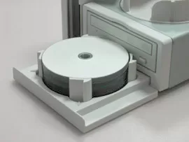 Placing discs in the tray