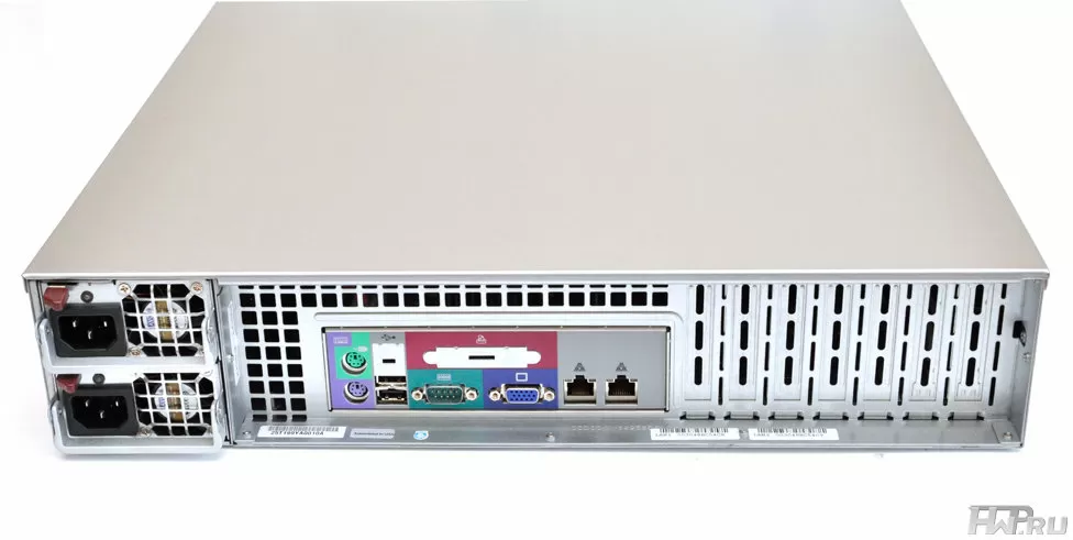 Rear view - NetGear ReadyNAS 3200