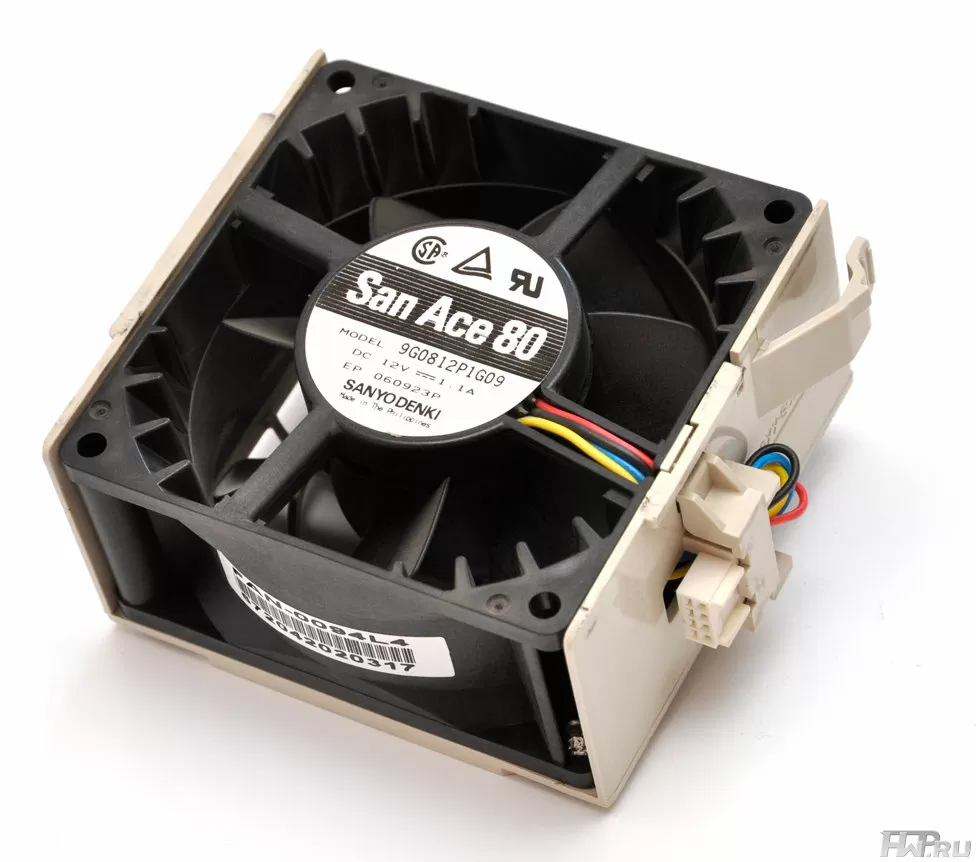 Server fan in NetGear ReadyNAS 3200